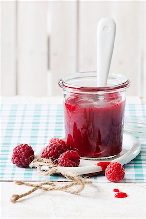 soft fruit conserve - Homemade raspberry mousse Stock Photo - Premium Royalty-Free, Code: 659-08940928