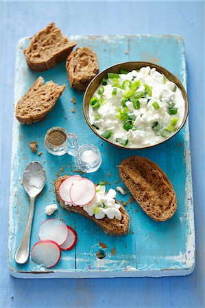 simsearch:659-06903850,k - A slice wholemeal roll topped with cottage cheese and radishes Stock Photo - Premium Royalty-Free, Code: 659-08940977