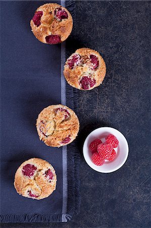 simsearch:659-07958925,k - Raspberry financiers with coconut Stock Photo - Premium Royalty-Free, Code: 659-08941069