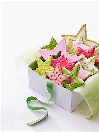 simsearch:659-06903148,k - Colourful Christmas star biscuits in a gift box Foto de stock - Sin royalties Premium, Código: 659-08941060