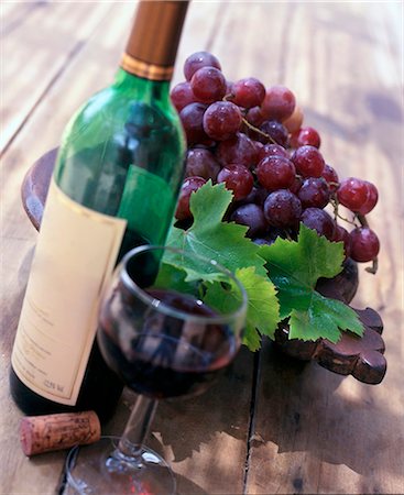 simsearch:659-06154190,k - Still life with red wine and red wine grapes Stock Photo - Premium Royalty-Free, Code: 659-09124040