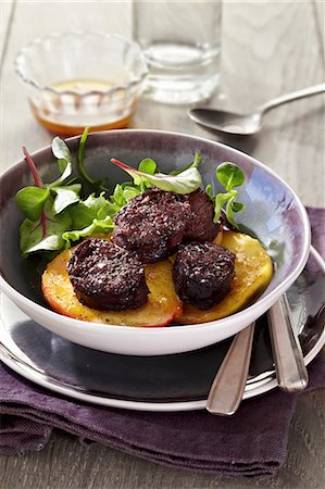 simsearch:659-08419451,k - Black pudding with apples Stock Photo - Premium Royalty-Free, Code: 659-09124115
