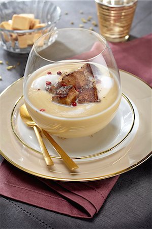 Coconut soup with fried diced goose liver Photographie de stock - Premium Libres de Droits, Code: 659-09124129
