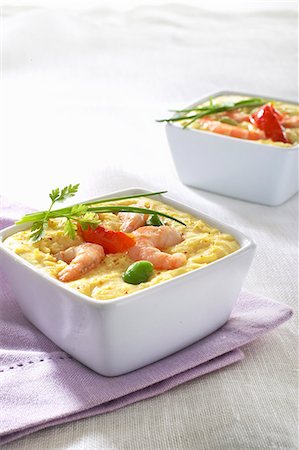 simsearch:659-08905121,k - Mini bakes with egg, prawns and vegetables Photographie de stock - Premium Libres de Droits, Code: 659-09124180