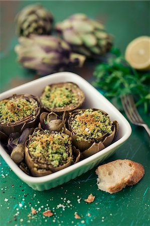 simsearch:659-09124227,k - Artichokes with a herb filling Stock Photo - Premium Royalty-Free, Code: 659-09124206
