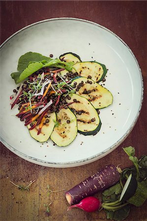 simsearch:659-08940622,k - Grilled courgette slices with lentil salad Photographie de stock - Premium Libres de Droits, Code: 659-09124235