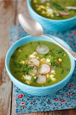 simsearch:659-06188324,k - Spinach soup with egg and red radishes Stock Photo - Premium Royalty-Free, Code: 659-09124286