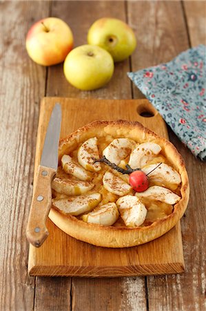 Apple tart Stock Photo - Premium Royalty-Free, Code: 659-09124298