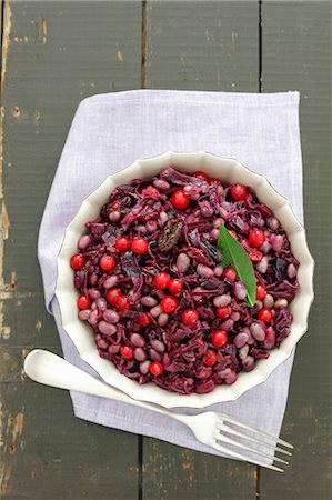 simsearch:659-07029012,k - Braised red cabbage with soya and cranberries Foto de stock - Sin royalties Premium, Código: 659-09124301