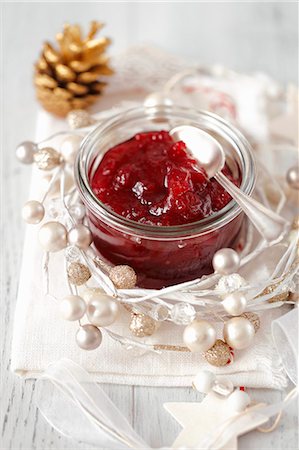 simsearch:659-07959580,k - Cranberry jam for Christmas Stock Photo - Premium Royalty-Free, Code: 659-09124321