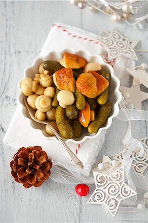 simsearch:659-08897058,k - Pickled mushrooms and gherkins Foto de stock - Sin royalties Premium, Código: 659-09124323