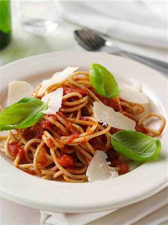 simsearch:659-06903446,k - Wholewheat pasta with Napolitana sauce Photographie de stock - Premium Libres de Droits, Code: 659-09124484