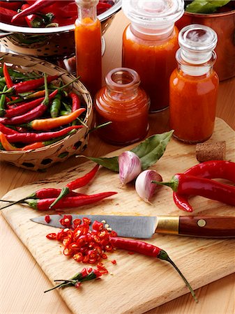 simsearch:659-08896953,k - Making chilli sauce Stockbilder - Premium RF Lizenzfrei, Bildnummer: 659-09124611