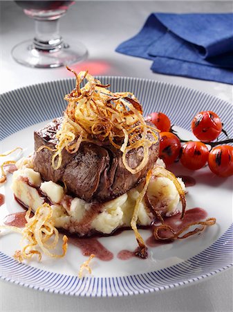 simsearch:659-07609929,k - Fillet steak tomatoes mashed potato caramelised onions balsamic vinegar Stockbilder - Premium RF Lizenzfrei, Bildnummer: 659-09124640