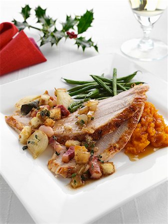 simsearch:659-08896777,k - Roast turkey slices with stuffing and carrot puree Foto de stock - Sin royalties Premium, Código: 659-09124650