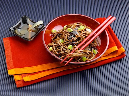 simsearch:659-08896874,k - Spicy cold soba noodles Photographie de stock - Premium Libres de Droits, Code: 659-09124676