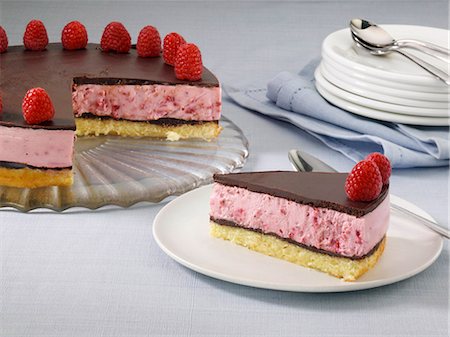 simsearch:659-08420360,k - Chocolate raspberry mousse cake Stock Photo - Premium Royalty-Free, Code: 659-09124695