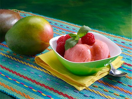 raspberry sorbet - mango raspberry sorbet Stock Photo - Premium Royalty-Free, Code: 659-09124710