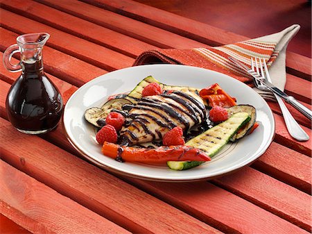 simsearch:659-06188109,k - Raspberry BBQ Sauce Foto de stock - Sin royalties Premium, Código: 659-09124713