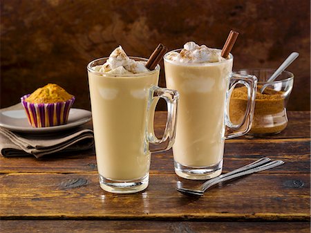 simsearch:659-07027719,k - Coconutey chai latte Foto de stock - Sin royalties Premium, Código: 659-09124768