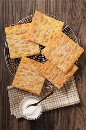 simsearch:659-07598712,k - Oreillettes (lard pastries, France) Photographie de stock - Premium Libres de Droits, Code: 659-09124815