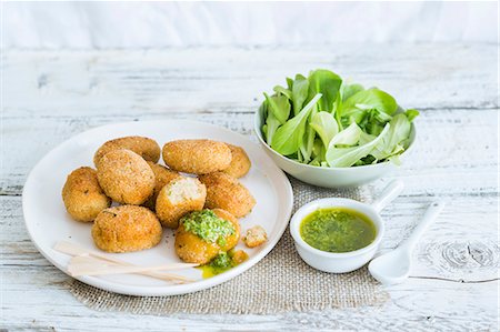 simsearch:659-09124845,k - Breaded fishcakes with green sauce Stock Photo - Premium Royalty-Free, Code: 659-09124843