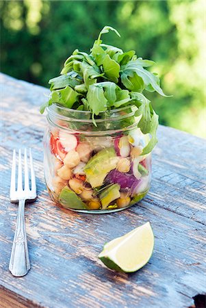 simsearch:659-07597180,k - Healthy salad to go in a mason jar Foto de stock - Sin royalties Premium, Código: 659-09124856