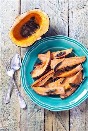 simsearch:659-08940518,k - Roasted butternut squash & sweet potatoes garnished with sage Photographie de stock - Premium Libres de Droits, Code: 659-09124857