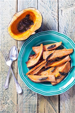 simsearch:659-09125427,k - Roasted butternut squash & sweet potatoes garnished with sage Foto de stock - Sin royalties Premium, Código: 659-09124857