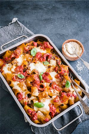 simsearch:659-07027538,k - Pasticcio (pasta bake) al forno Stock Photo - Premium Royalty-Free, Code: 659-09124851