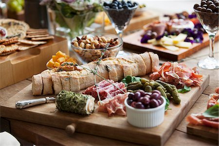 party recipe - Various party snacks on a wooden table Stock Photo - Premium Royalty-Free, Code: 659-09124905