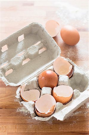 eggbox - Box of 6 eggs Photographie de stock - Premium Libres de Droits, Code: 659-09124930