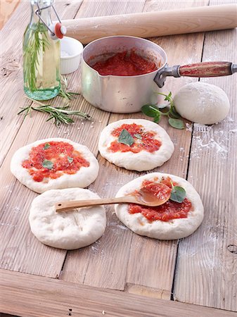 Unbaked pizzas with tomato sauce Stock Photo - Premium Royalty-Free, Code: 659-09125019