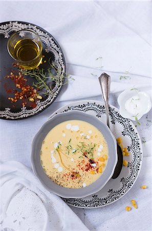 simsearch:659-07959083,k - Creme soup with sweetcorn and chili flakes Photographie de stock - Premium Libres de Droits, Code: 659-09125084