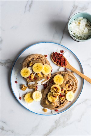 pancake top view - Vegan spelt pancakes with bananas, goji berries and coconut Stock Photo - Premium Royalty-Free, Code: 659-09125082