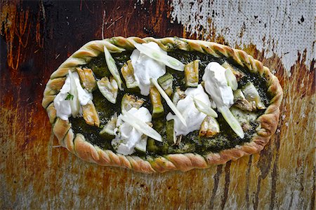 simsearch:659-07609833,k - Courgette pie with pesto and cheese Photographie de stock - Premium Libres de Droits, Code: 659-09125111