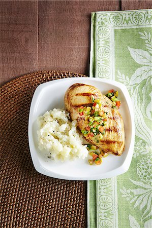 simsearch:659-09124988,k - Grilled chicken breast with avocado salsa and mashed potato Stock Photo - Premium Royalty-Free, Code: 659-09125188