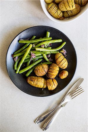 simsearch:659-08147773,k - Green beans with Hasselback potatoes Foto de stock - Royalty Free Premium, Número: 659-09125202