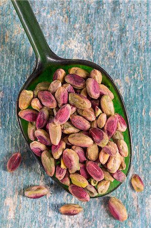 pistachio kernel - Pistachio kernels on a spoon Stock Photo - Premium Royalty-Free, Code: 659-09125215