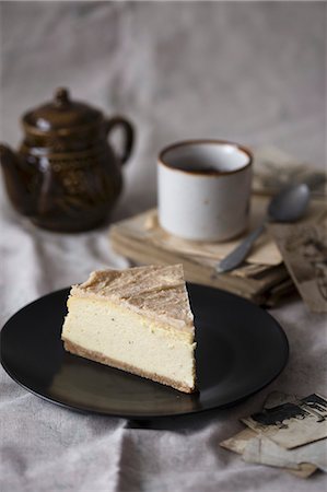 simsearch:659-09125224,k - A slice of brown butter cheesecake Foto de stock - Sin royalties Premium, Código: 659-09125225