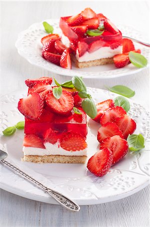 simsearch:659-07958635,k - Cheese cake with jelly and strawberries Stock Photo - Premium Royalty-Free, Code: 659-09125347