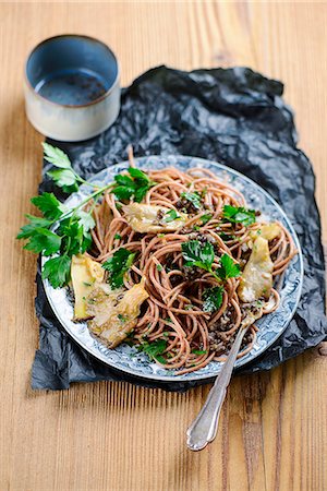 Wholemeal spaghetti with beluga lentils and fried oyster mushrooms Stock Photo - Premium Royalty-Free, Code: 659-09125431