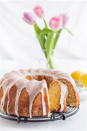 Lemon and coconut cake Stock Photo - Premium Royalty-Free, Code: 659-09125495