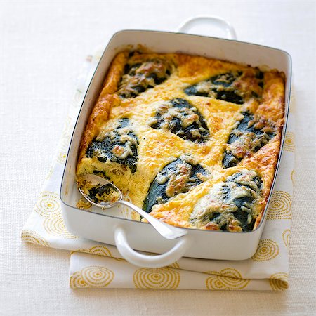 Baked chilli Rellenos in a baking dish (Mexico) Photographie de stock - Premium Libres de Droits, Code: 659-09125614