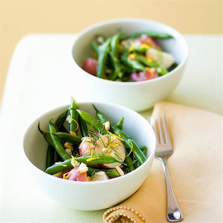 simsearch:659-09124964,k - Green bean salad with potatoes and dill Photographie de stock - Premium Libres de Droits, Code: 659-09125632