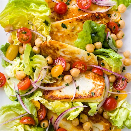 simsearch:659-07027187,k - Pan fried Halloumi cheese with cherry tomatoes, chickpea and lettuce Fotografie stock - Premium Royalty-Free, Codice: 659-09125719