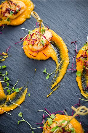 squash puree - Fried scallops on mashed butternut squash with cress Stock Photo - Premium Royalty-Free, Code: 659-09125733