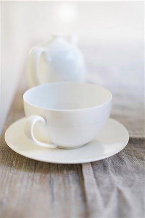 A place setting for coffee with a coffee pot Stock Photo - Premium Royalty-Free, Code: 659-09125803