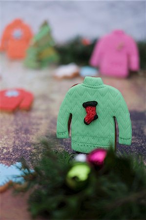 simsearch:659-08905914,k - Knitted jumper biscuits for Christmas Stock Photo - Premium Royalty-Free, Code: 659-09125823