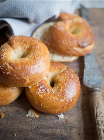 Crisp bagels with sea salt Stock Photo - Premium Royalty-Free, Code: 659-09125867